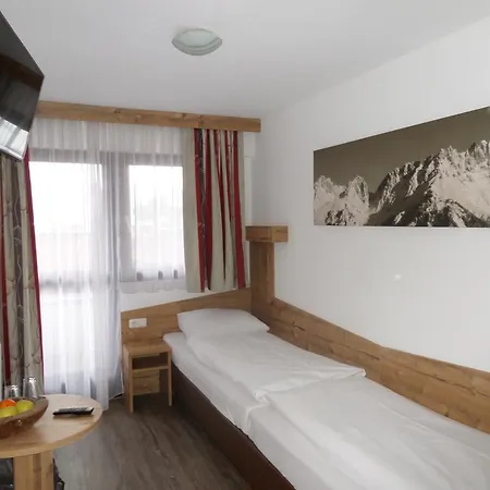 ゲストハウス Rainer エルマウ